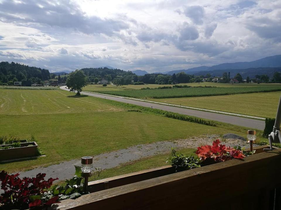 Ein Schoener Panorama Blick Augsdorf Kültér fotó
